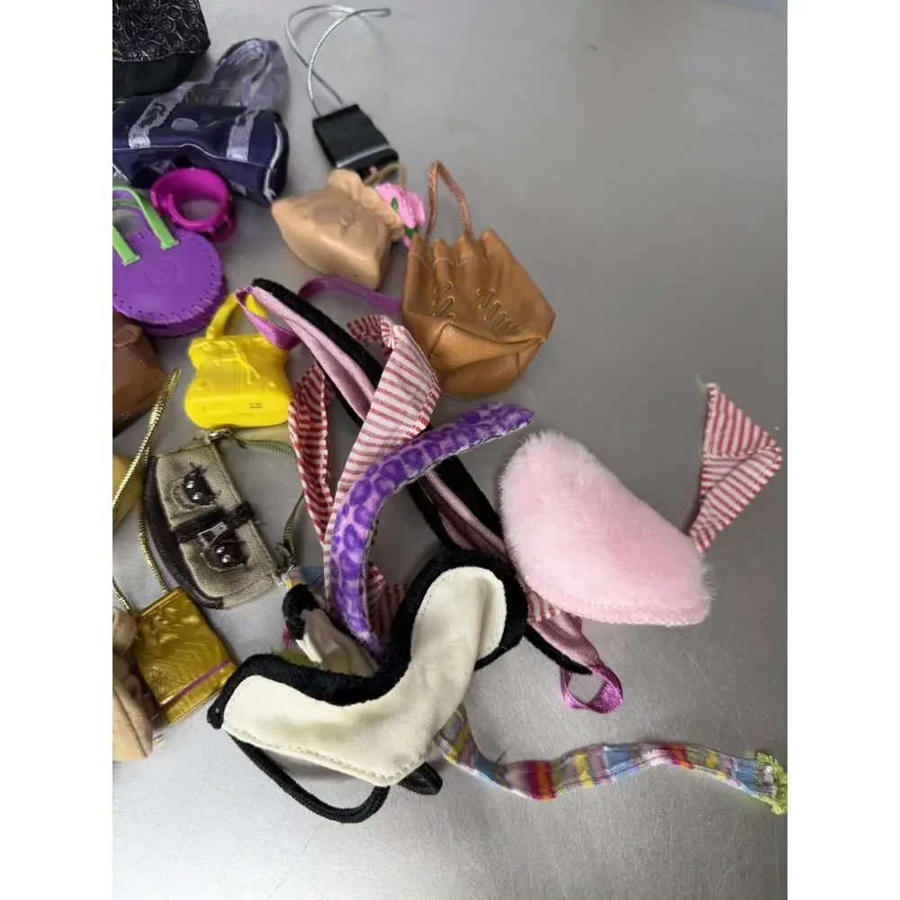 Vintage Y2K Bratz Dolls Lot Of 10 W/ Outfits & Accessory Lot Incl. Purses Hats